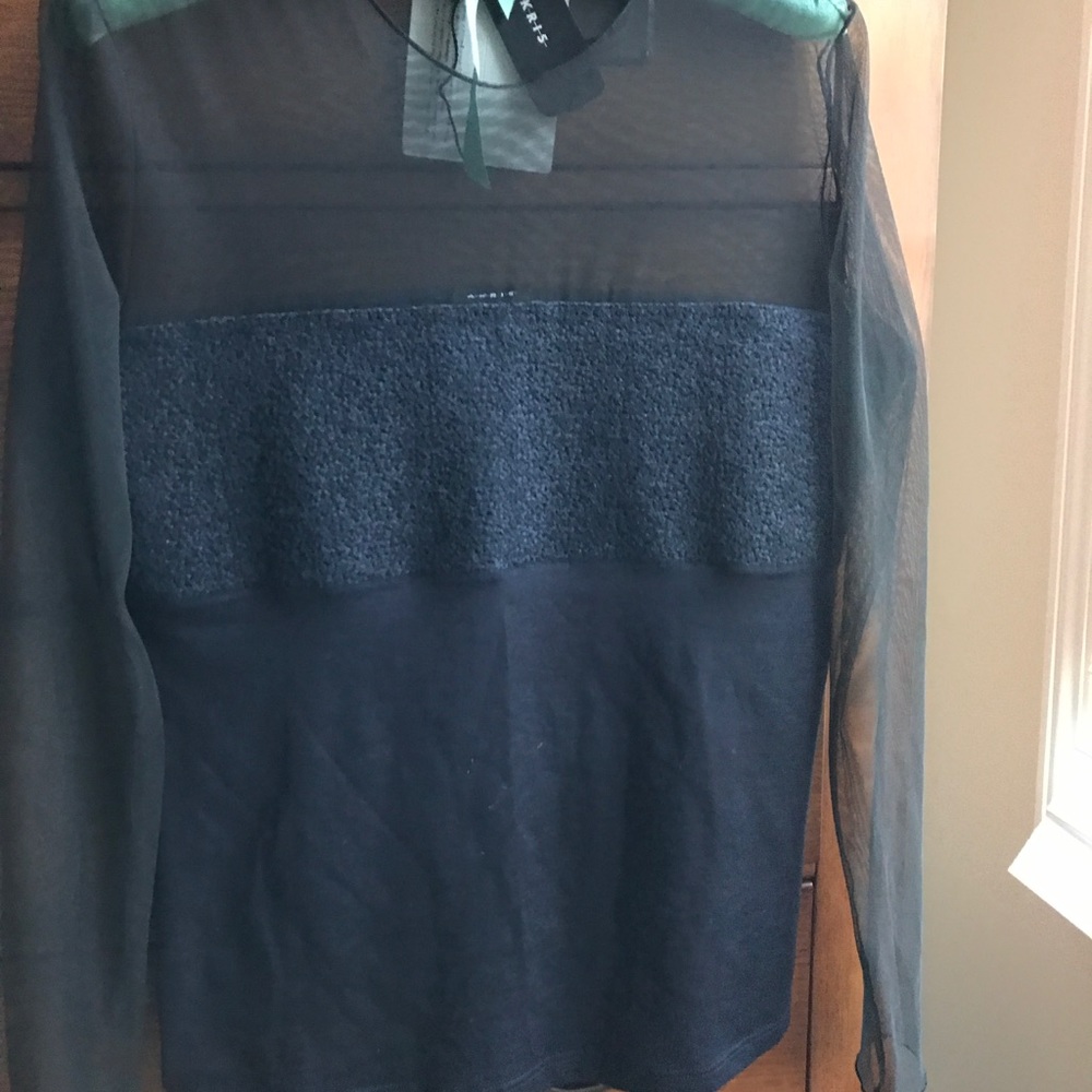 Gorgeous NWT Akris top